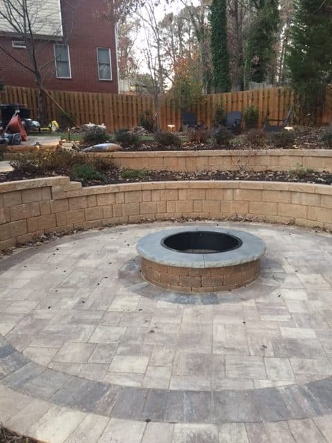 Grand fire pit with cap