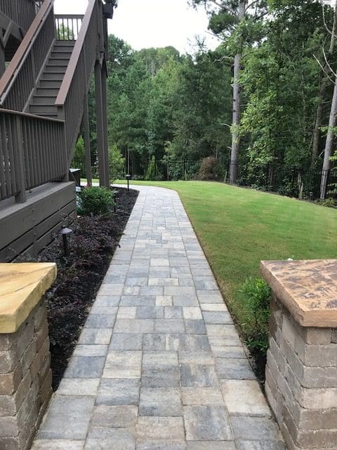 Stonehurst Sierra sidewalk with Lakeland columns